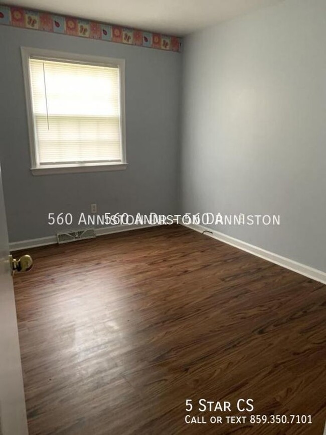 Building Photo - 2 Bed 1 Bath Duplex