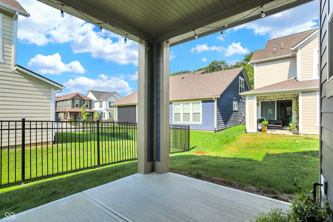 Building Photo - 14293 James Dean Dr