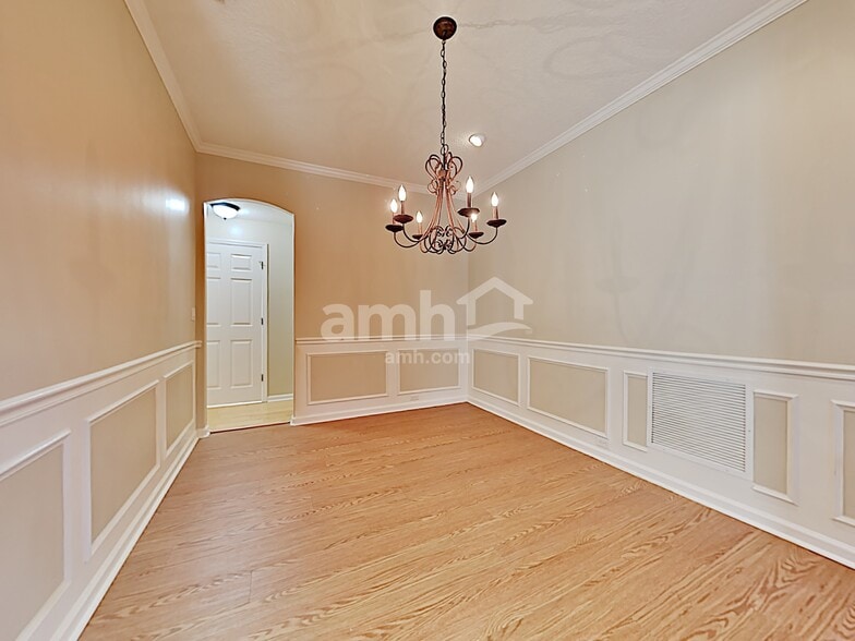 Building Photo - 240 Sweetbrier Branch Ln