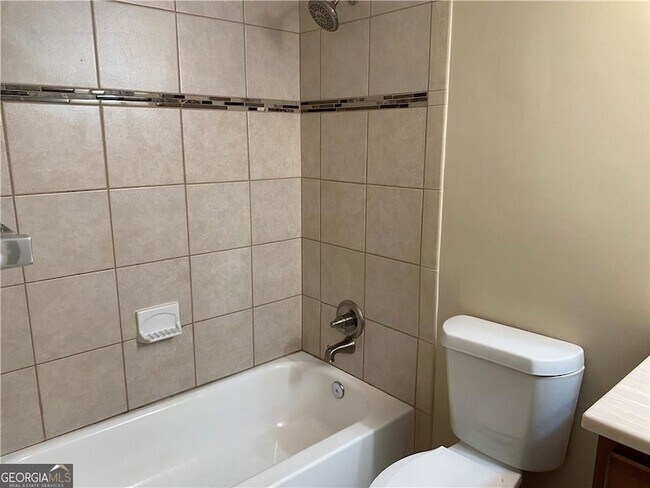 Building Photo - 2207 Surrey Ct