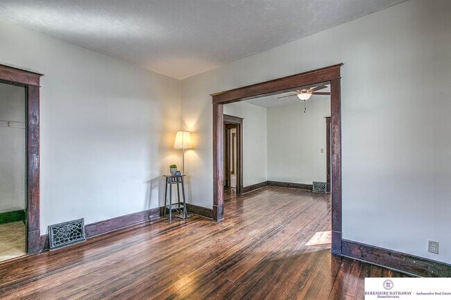 Building Photo - 2125 S 35th Ave