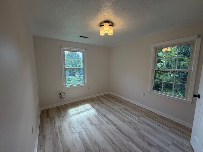 Building Photo - 840 Estes St