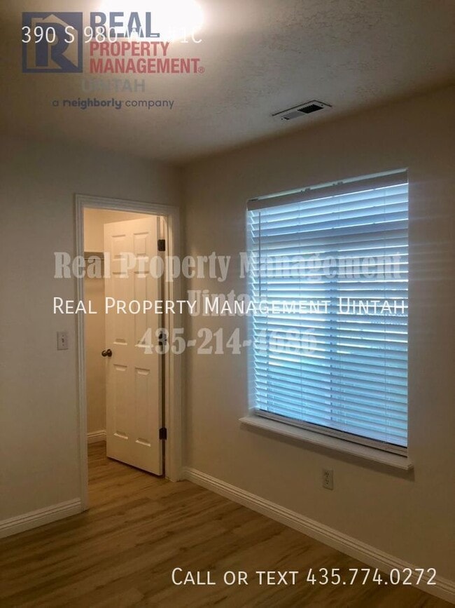 Building Photo - 390 980