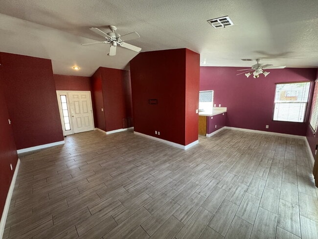 Building Photo - 4615 Split Rock Dr