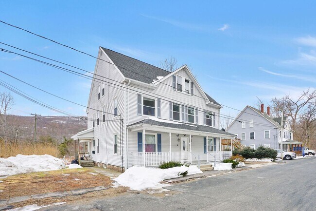 Building Photo - 315 Woronoco Rd