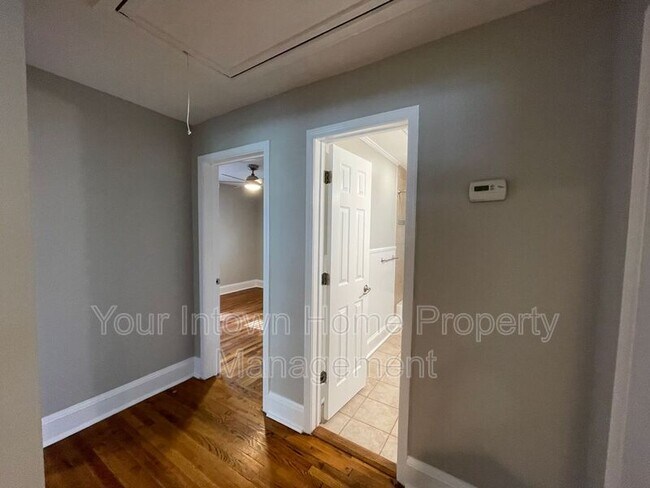 Building Photo - 452 Deckner Ave SW