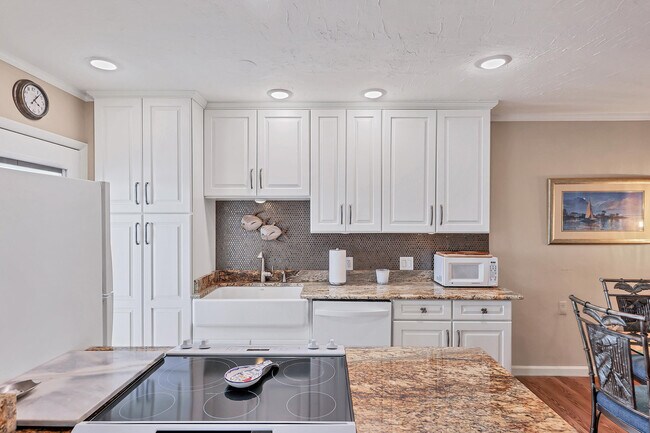 Building Photo - 761 John Ringling Blvd