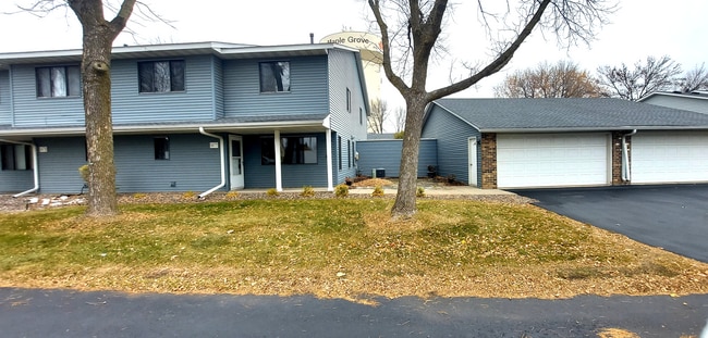 Building Photo - 9477 Ranchview Ln N