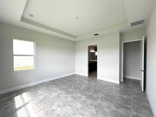 Building Photo - 15192 Wildwood Cir