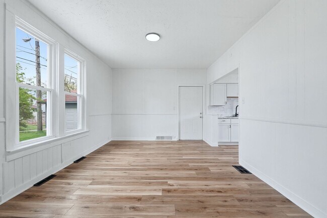 Building Photo - Charming 3BR with Garage & Updates