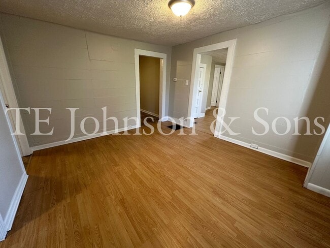 Building Photo - Charming 3-Bedroom Home with Spacious Yard in Winston-Salem!