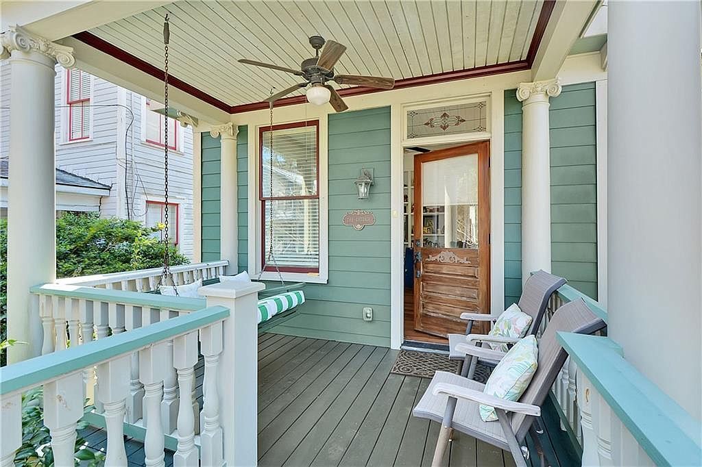 entry porch - 919 Egmont St