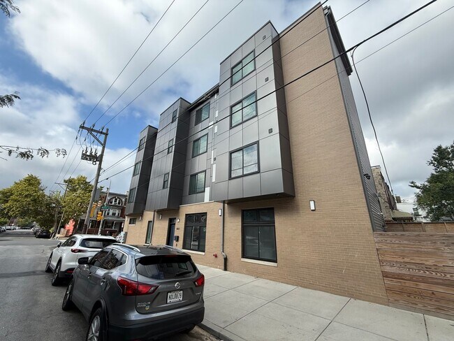 Building Photo - 5001 Walnut St
