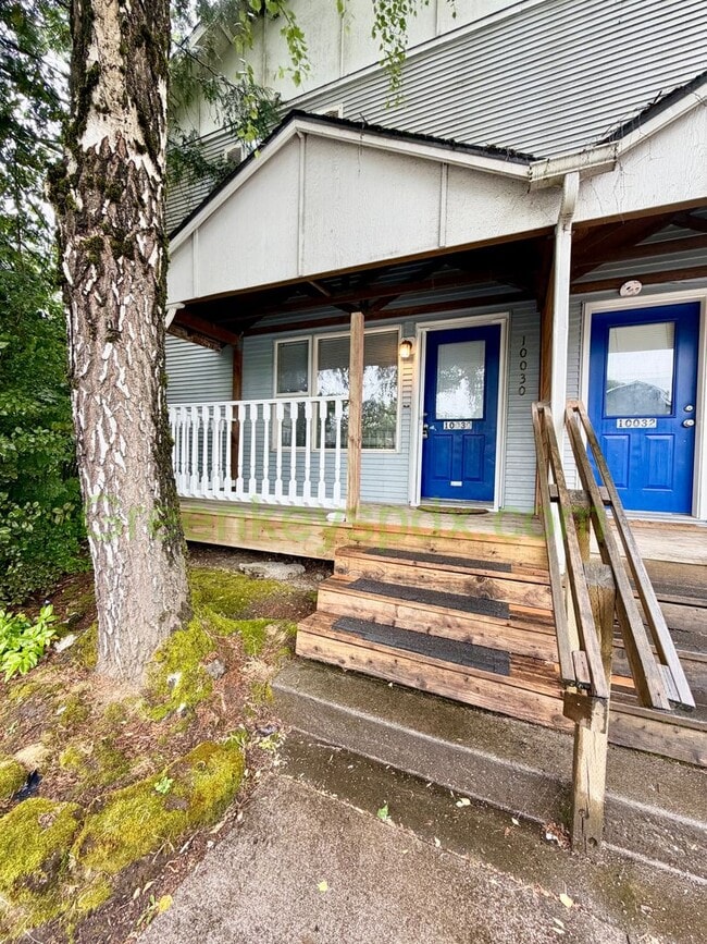 Building Photo - Muliti-level 2 Bedroom 2 Bath Townhouse in St.Johns