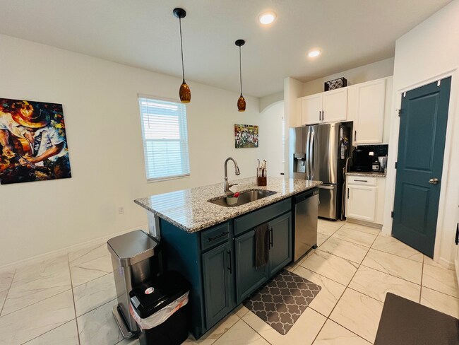 Building Photo - Available for July move-in!