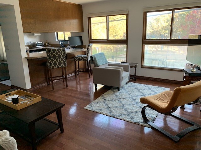 Living room - 456 S Spalding Dr
