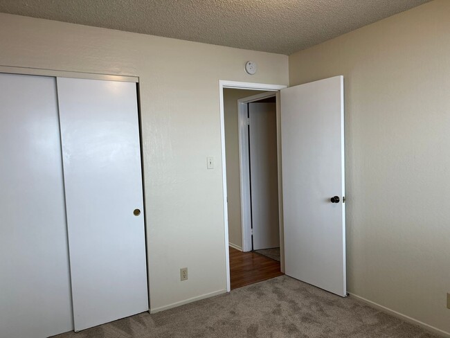 Building Photo - TENTATIVELY RENTED 4 Bedroom 2 Bathroom Si...