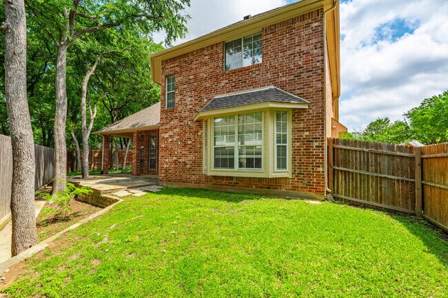 Building Photo - Perfect blend of comfort, style, and convenience.