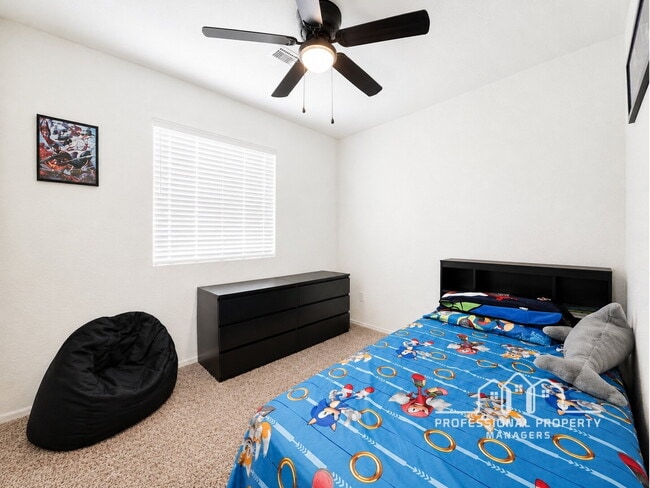 Building Photo - 4-bedroom, 2-bathroom home in Desert Sands