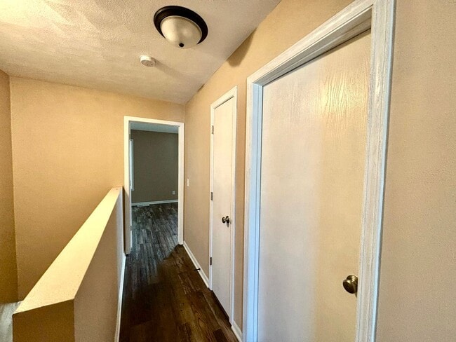 Building Photo - 372 Amphitheater Dr