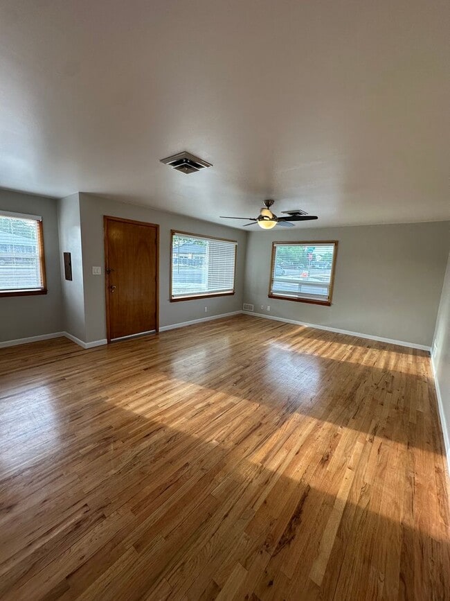 Building Photo - Great location in Meridian for this 3 bedroom 2 bath home.