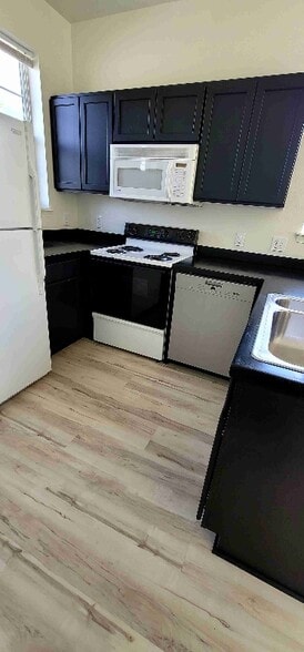 Building Photo - 417 N Henry St