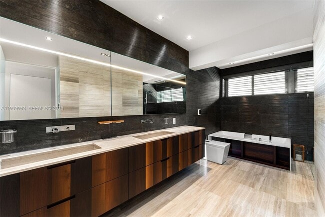 Building Photo - 360 Harbor Dr