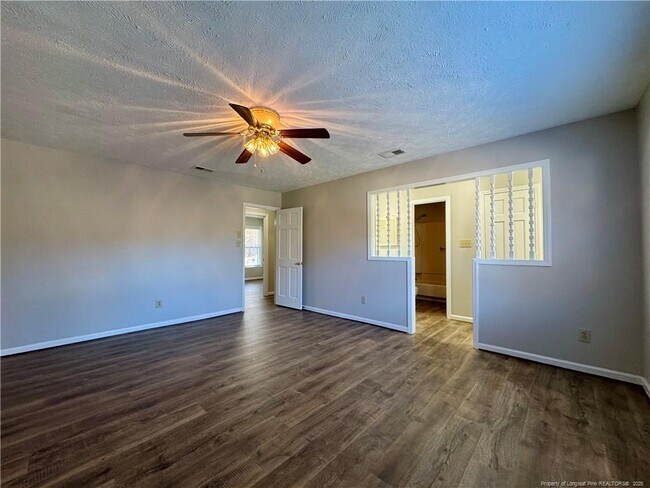 Building Photo - 389 Conifer Dr