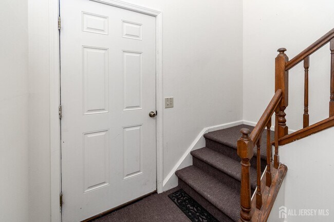 Building Photo - 456 Roxbury Ln