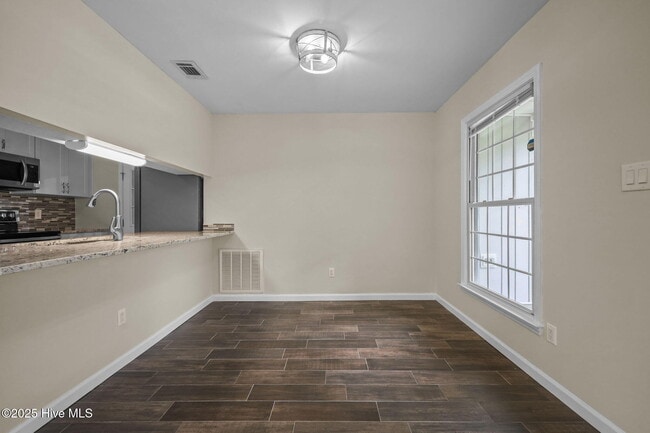 Building Photo - 105 Wedgewood Dr