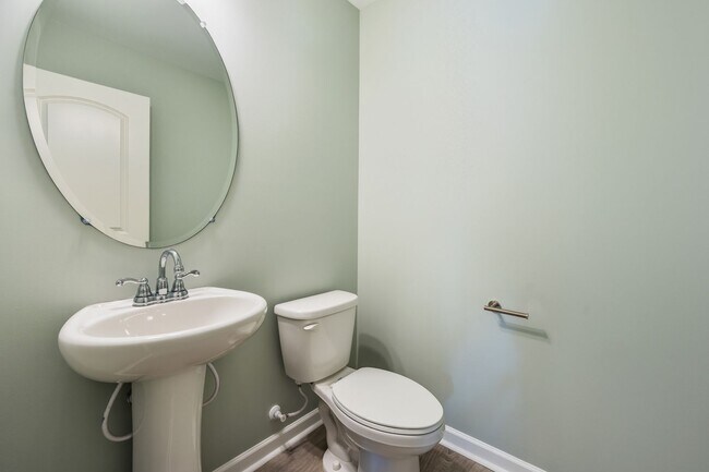 Building Photo - Energy-Efficient 3-Bed, 2.5-Bath Home in Benson!