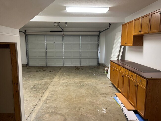 Building Photo - Beautiful Rental in Canterbury Farms in Gr...