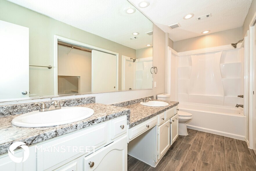 Building Photo - 1820 Alameda Dr