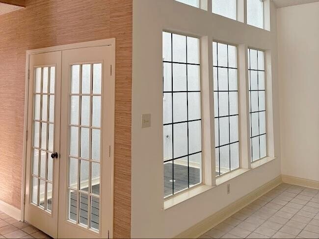Building Photo - 10215 River Plantation Dr