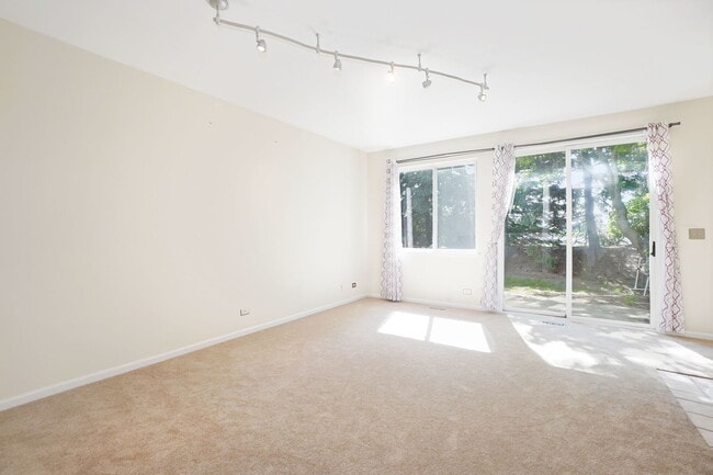 Building Photo - 3013 Kentshire Cir