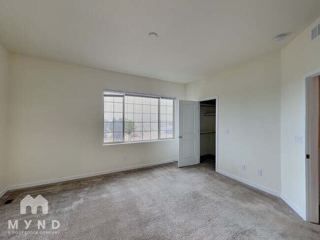 Building Photo - 887 E 98th Ave