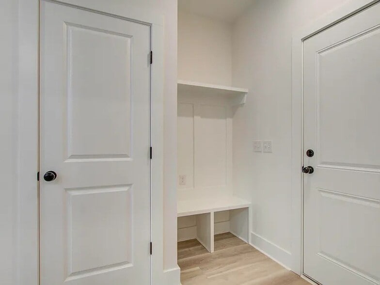 Building Photo - 8705 Jenny Lind St