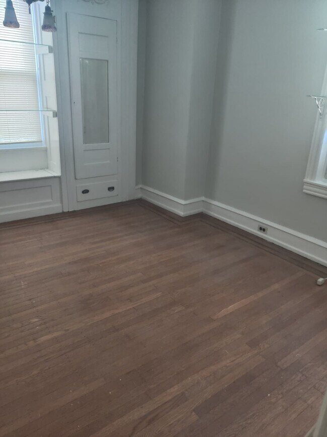 Building Photo - 5109 Walton Ave