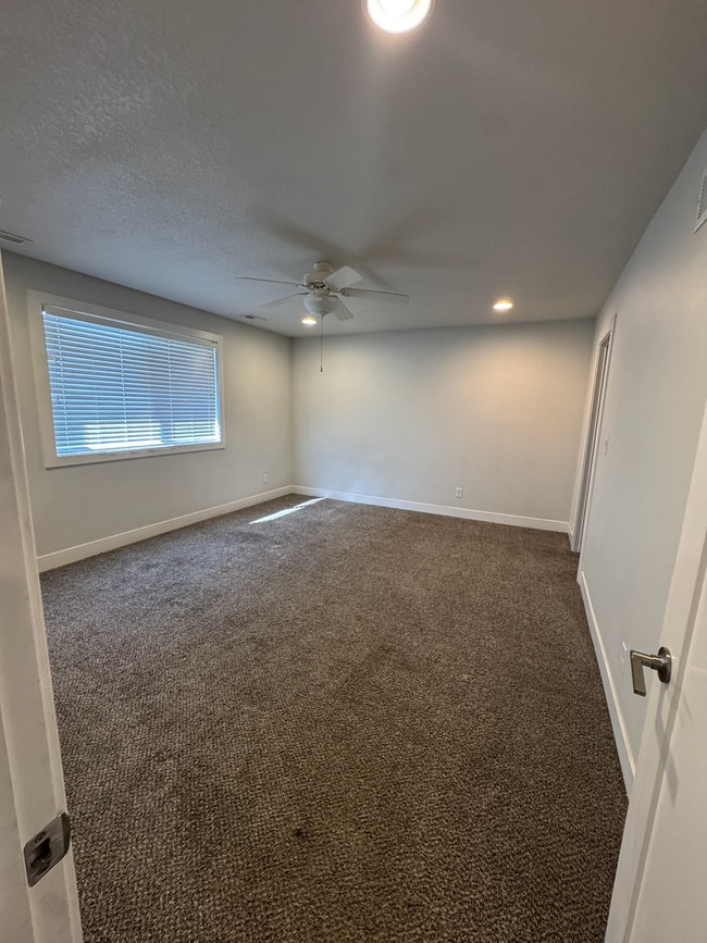 Building Photo - Beautiful, single-family home in Altoona! Call Today!