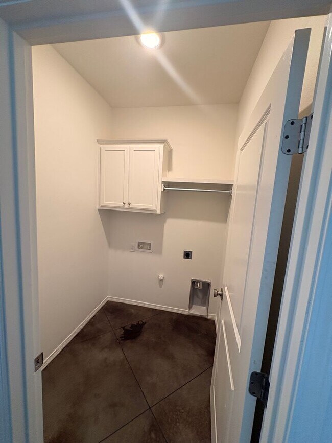 Building Photo - Stunning New 3/2 Townhomes