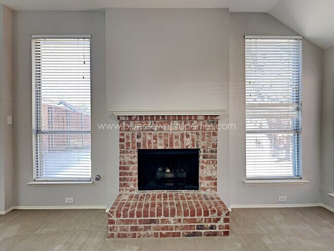 Building Photo - 8401 Greenfield Dr