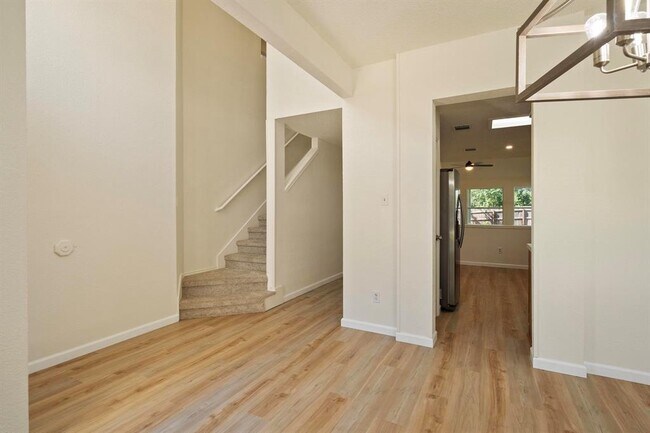 Building Photo - 1201 Marigold Way