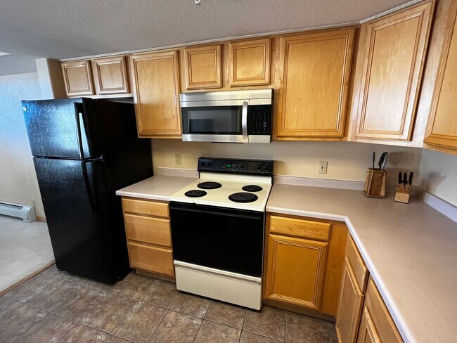 Building Photo - 980 Lakepoint Dr