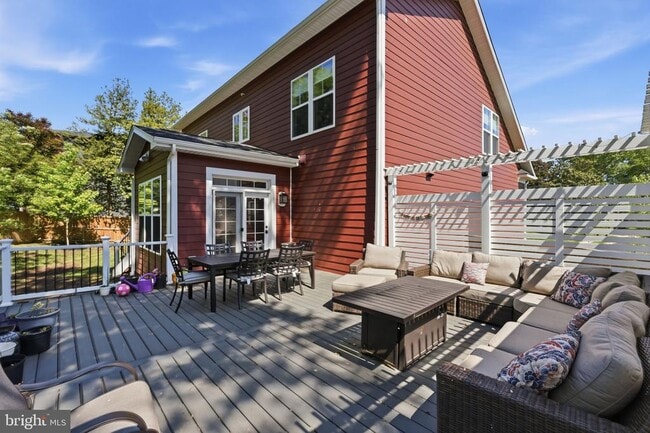 Building Photo - 2516 Villanova Dr