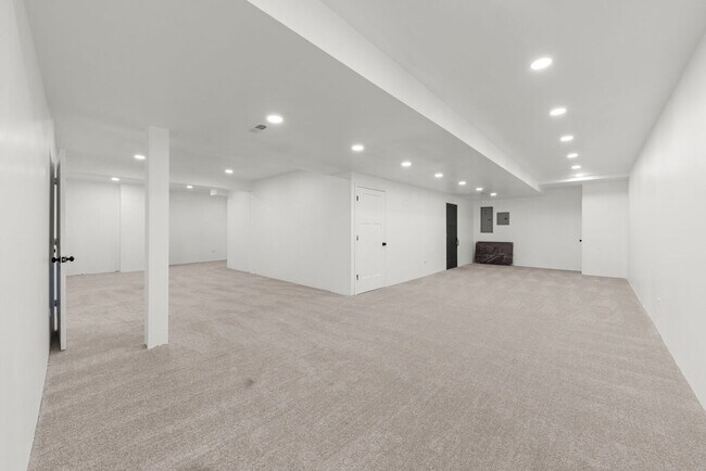 Building Photo - 26325 W Old Orch Trl