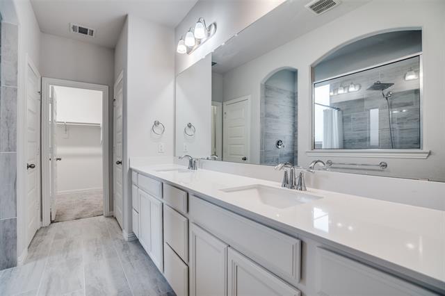 Building Photo - 1224 W Yarrow Ave