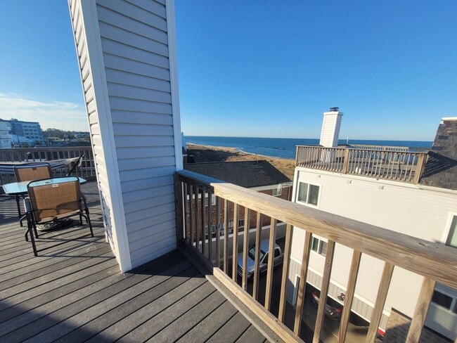 Building Photo - 2 Bedroom, 2.5 Bath Condo with with Ocean ...