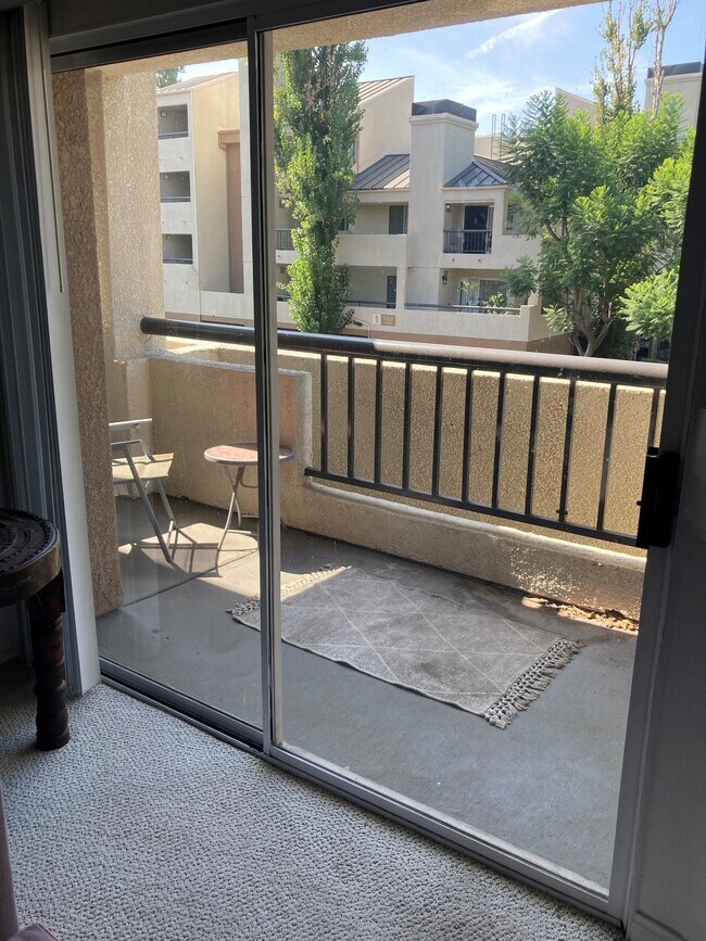 balcony off living room - 5535 Canoga Ave