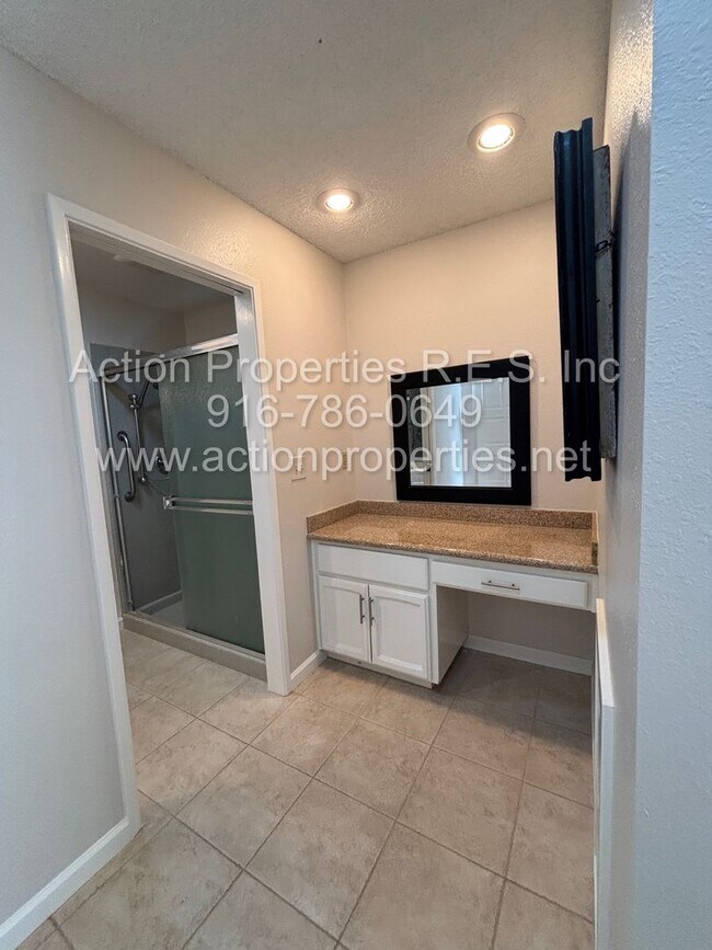 Building Photo - 5110 Village Oaks Dr