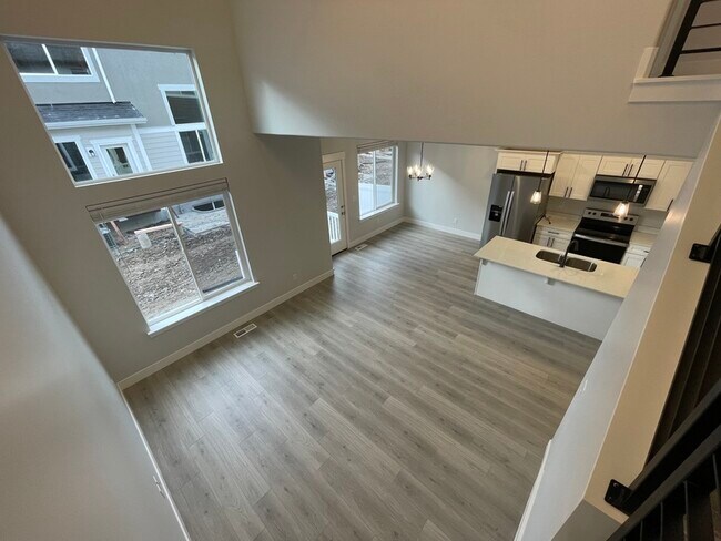 Building Photo - 3740 W